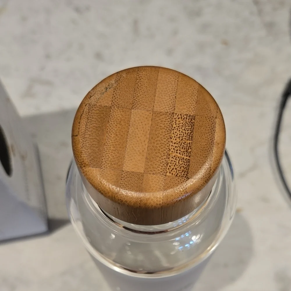 La Mer Silicone & Glass Bottle with Wooden Cap GWP Collectible - Picture 2 of 5